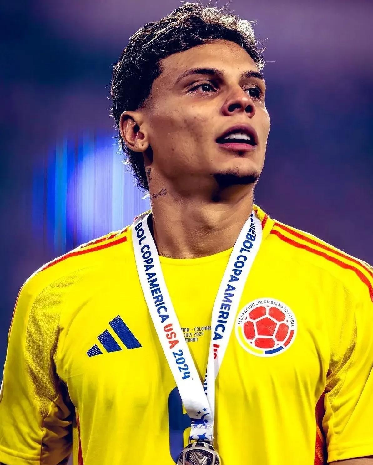 集结日曼联调整名单以备英超;远射贴柱环节打磨;压力陡增;身体对抗强度拉满的简单介绍 集结日曼联调整名单以备英超;远射贴柱环节打磨;压力陡增;身体对抗强度拉满的简单介绍