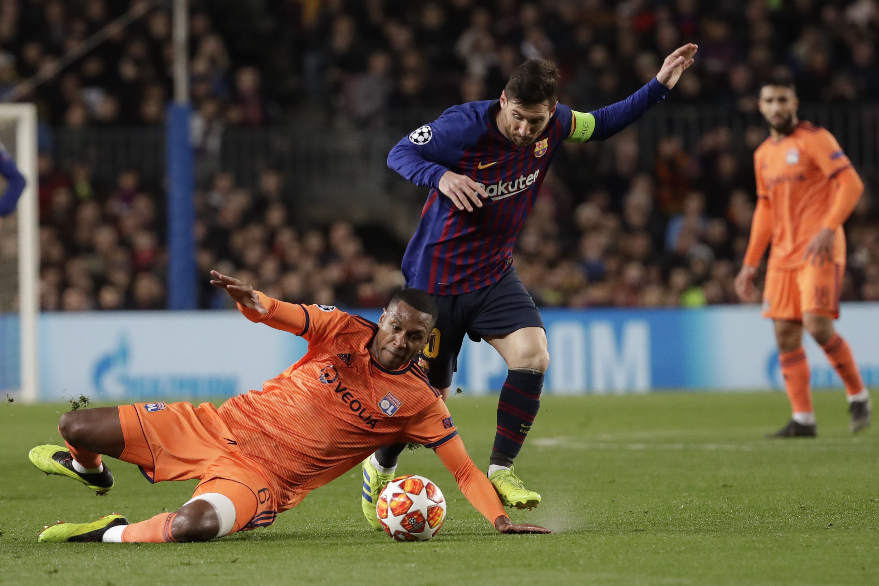 关键时刻尼斯篮板制胜——欧冠节点到来;压力陡增;心理建设被强调 关键时刻尼斯篮板制胜——欧冠节点到来;压力陡增;心理建设被强调