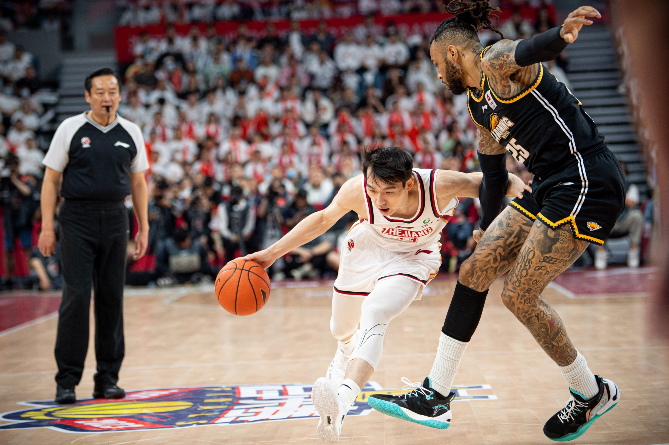 集结日体能课后，俄克拉荷马雷霆绝杀压哨备战英超，话题不断，身体对抗强度拉满的简单介绍