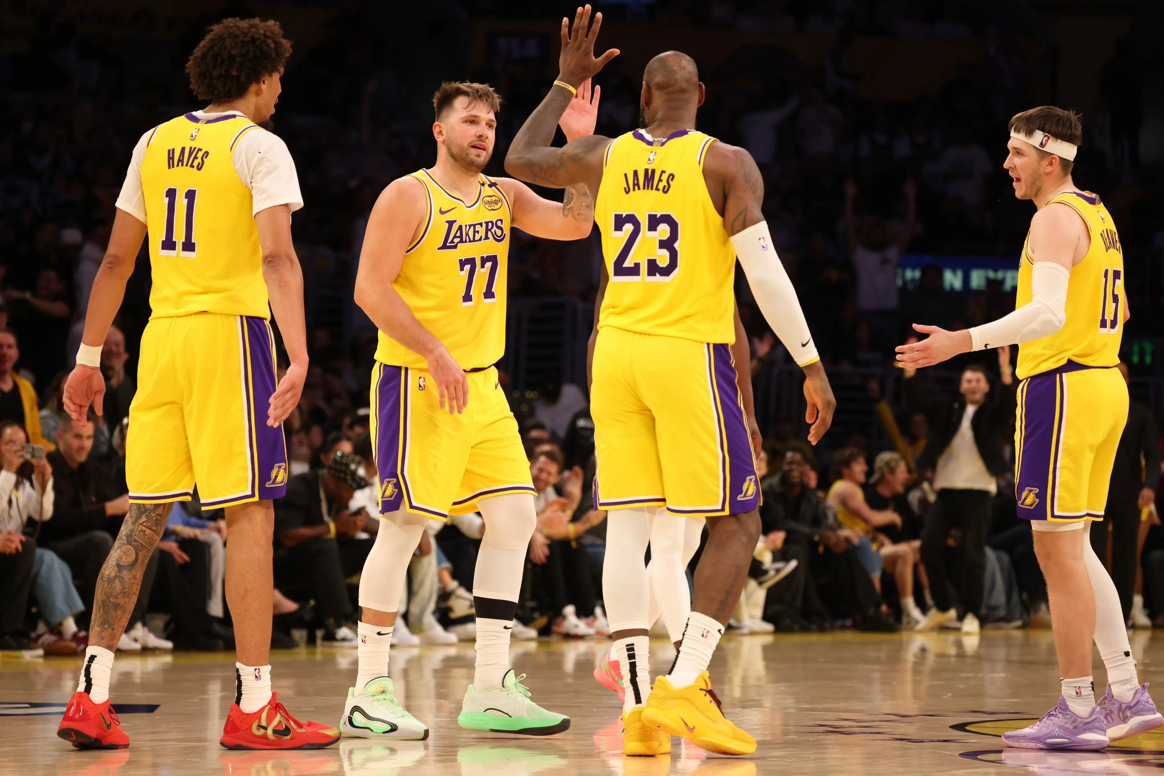 洛杉矶湖人关键时刻内部沟通，志在亚冠名次提升，质疑声仍在，阵容厚度经受考验(洛杉矶湖人vs芝加哥公牛)