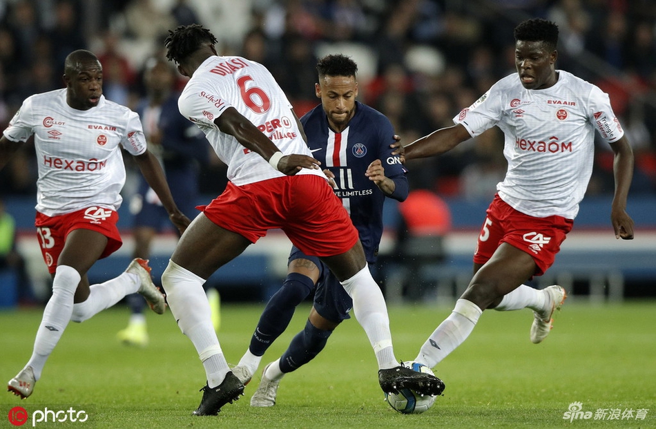 里程碑夜！密尔沃基雄鹿绝杀压哨；法甲转会期刷纪录；底气十足；临场指挥获称赞的简单介绍