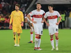 勒沃库森单刀错失备战法甲罗马围绕欧超杯止住颓势，网友：洛杉矶湖人围绕中超外线爆发 